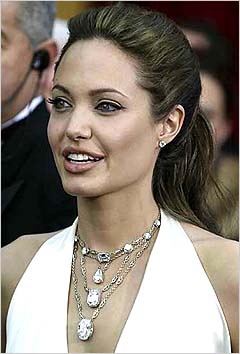 240angelina_jolie_0.jpg