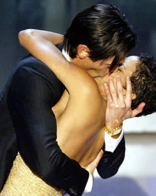 13168__kiss_l.jpg