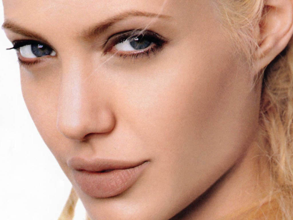 angelina_jolie015.jpg