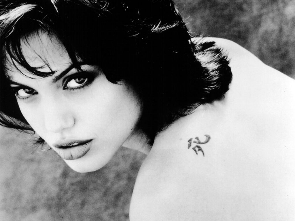 jolie1111024x768.jpg