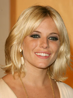 Smoky_eyed_siren_e_b531446b815d841fa57ff7ac29559923.jpg