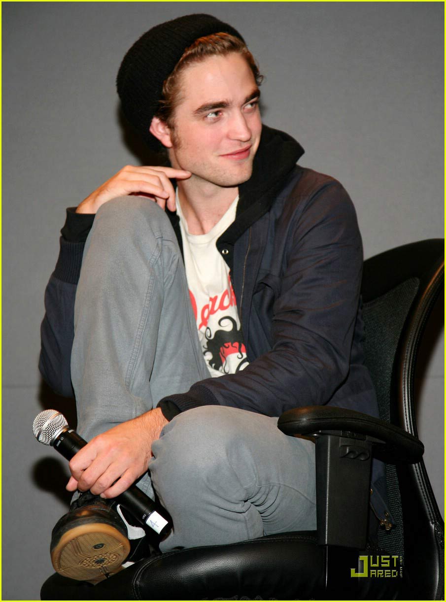 robert_pattinson_apple_store_01.jpg
