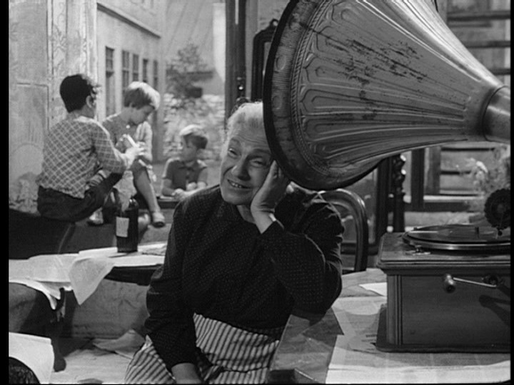 The_Shop_On_Main_Street_Criterion_Obchod_na_korze_J__n_Kad__r_Elmar_Klos_PDVD_009_01.jpg