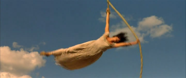 Abril_Despedacado_2001__RUS__DVDRip__20100614_08384040.jpg