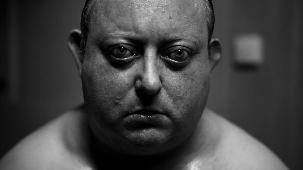 2011_the_human_centipede_II_full_sequence_001.jpg