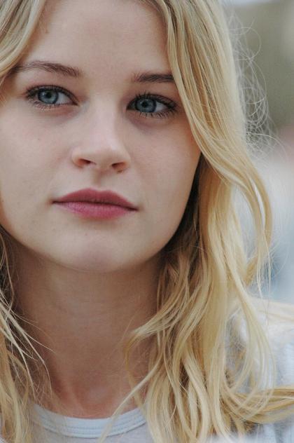 600full_emilie_de_ravin.jpg