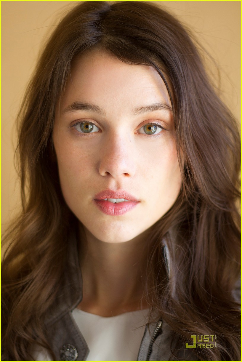 sam_clafin_astrid_berges_frisbey_exclusive_interviews_04.jpg