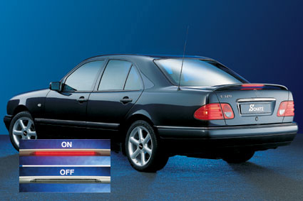 W210_E_Klasse_Limousine_und_T_Modelle_Heckspoiler_fuer_Limousine_mit_drei_Bremsleuchten.jpg