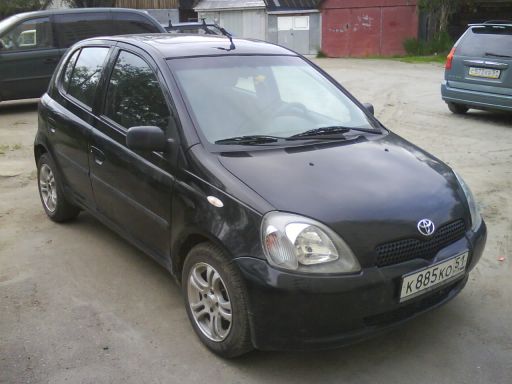 Toyota_Yaris_1999_13.07.2010.jpg