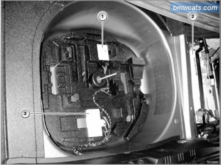 Где 60. Power Module BMW e60. Блок под запаской е60. Блоки под запаской BMW e60. E60 блок управления в багажнике.