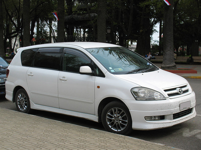 Toyota_Ipsum_240i_2001__15279920111_.jpg