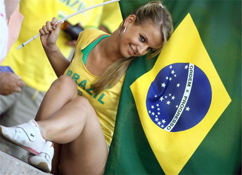 006brazil_sexy_fan.jpg