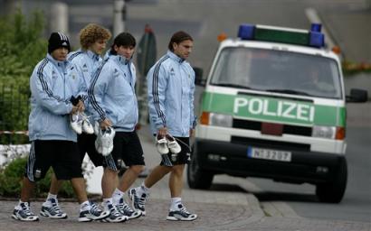 capt.xrc10906061814.wcup_world_cup_soccer_argentina_xrc109.jpg