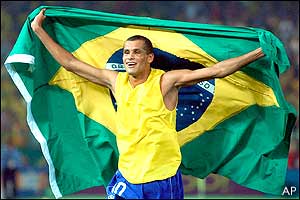 _38107504_rivaldo_flag_ap300.jpg