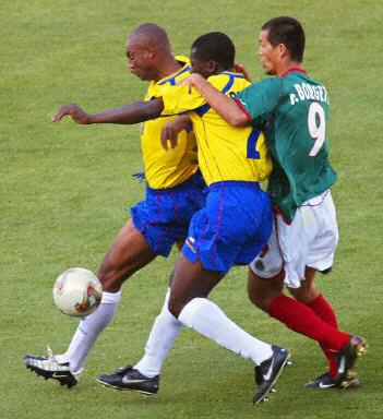 Funny_pics_in_Football_Games__Rabbit_Dance_JdV5eaqQB7Rr.jpg