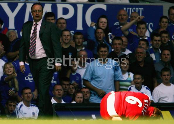 rafa_looks_on_riise.jpg
