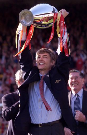 Arsene_Wenger_1998_Premiership.jpg