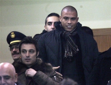 capt.xlb10601252107.italy_soccer_milan_ronaldo_xlb106