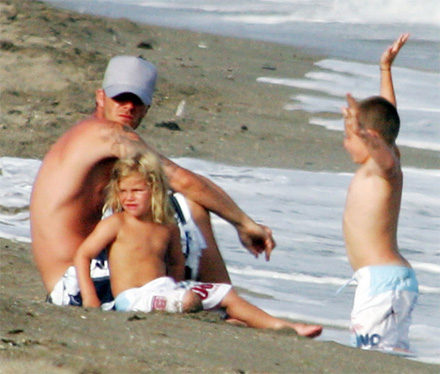 David_Beckham_and_Kids_at_Beach.jpg