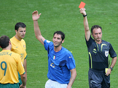 27_rote_karte_dpa_400.jpg