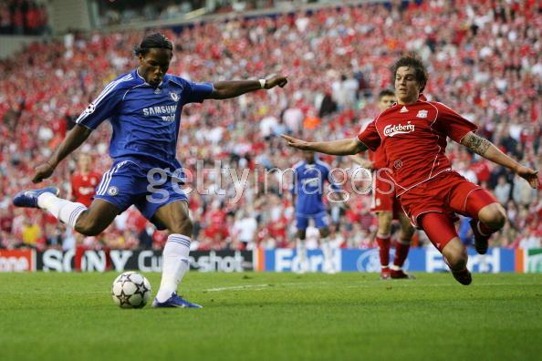 Agger_vs_drogba.jpg