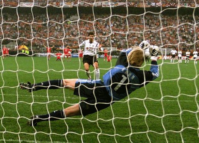Oliver_Kahn_2001_.jpg