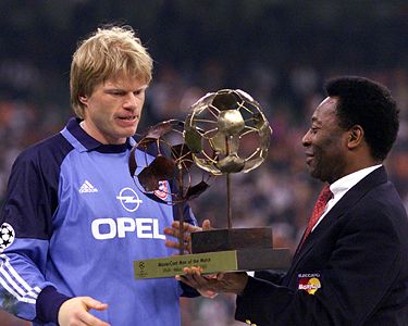 OLIVER_KAHN_AND_PELE.jpg