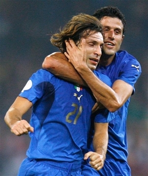capt.4179778cc28b4c6ba15a6d7d78296c88.italy_soccer_euro_2008_georgia_xlb104.jpg