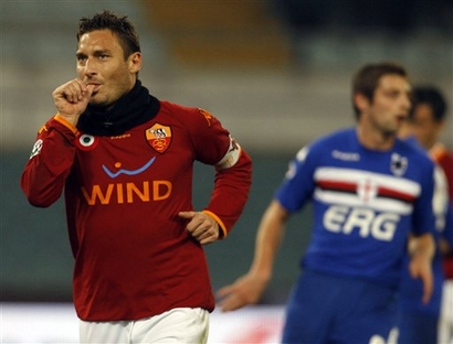 capt.e91b3e5e169645278ea685c22a9c1c7b.italy_soccer_alt104.jpg
