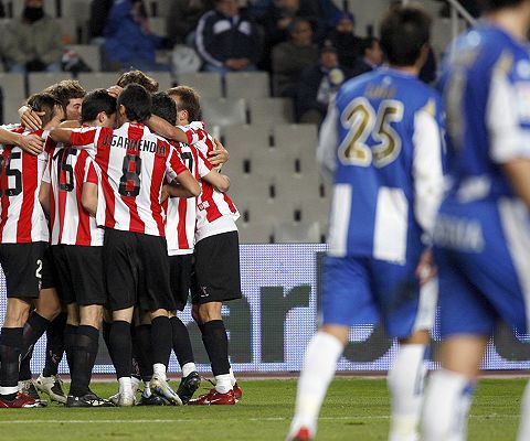 Los_jugadores_del_Athletic_Club_celebran_el_gol_de_2008011622162402hg2.jpg