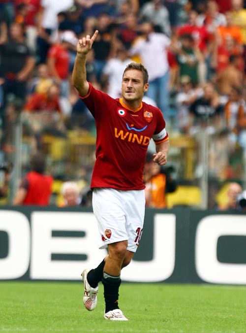 totti_celebrating1.jpg