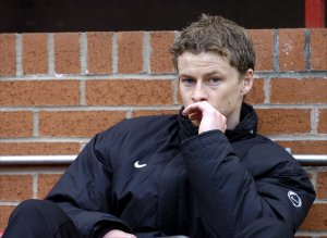 solskjaer_on_bench.jpg