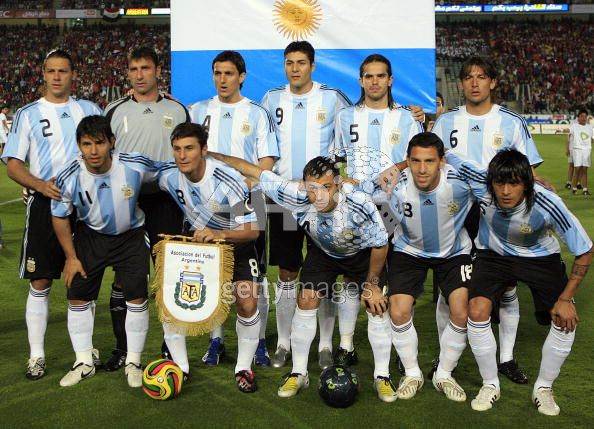 Argentina_national_team_players_pose_for_a_picture_prior_to_their_friendly_football_match_against_Egypt_in_Cairo_on_March_26__2008._Argentina_won_2_0.jpg