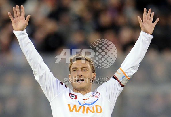 AS_Roma__s_forward_Francesco_Totti_jubilates_after_scoring_a_free_kick_during_their_Italian_serie_A_football_match_against_Cagliari_at_Sant__Elia_stadium_in_Cagliari_March_29__2008.jpg