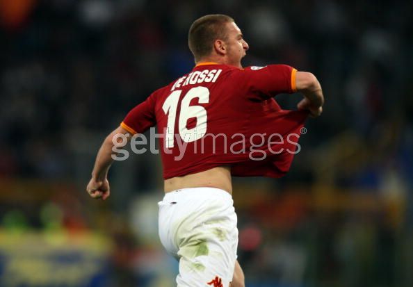 Daniele_De_Rossi_of_Roma_celebrate_a_goal_during_the_Serie_A_match_between_Torino_and_Roma_at_the_Stadio_Olimpico_on_April_05__2008_in_Rome__Italy.jpg