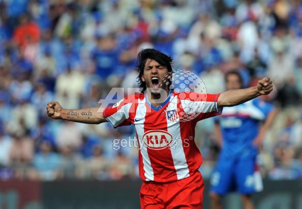 Atletico_de_Madrid__s_Argentinian_forward_Kun_Aguerro_celebrates_his_goal_against_Getafe_during_a_Spanish_Liga_football_match_at_Alfonso_Perez_Coliseum_in_Getafe_on_April_27__2008.jpg