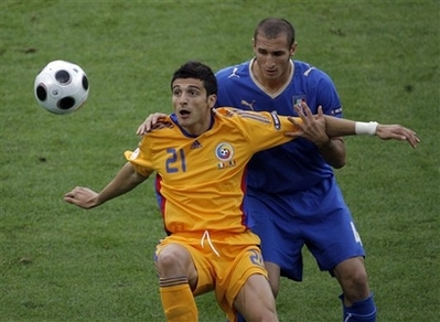 capt.93304ac009334c89a33f3c0a70324ca5.soccer_euro_2008_italy_romania_eur116.jpg