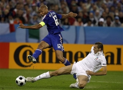 capt.536e65ab4dec43b7b296505d179fb043.soccer_euro_2008_france_italy_xlda101.jpg