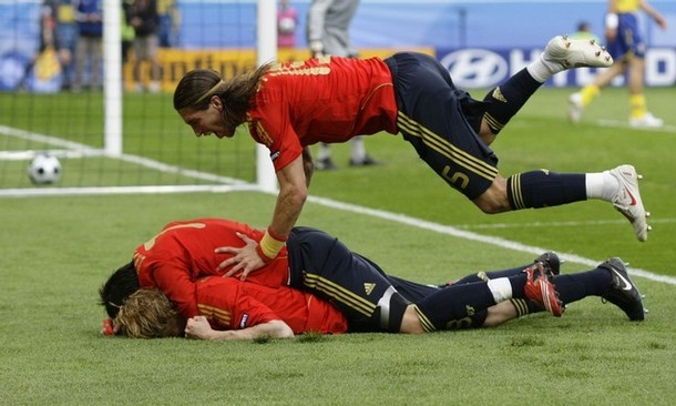 sergiovillafernandocelebratinggoalb_1_.jpg