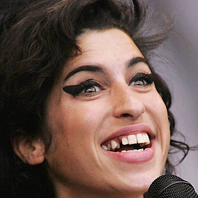teeth_amy_winehouse_400a071807.jpg