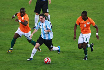 messi_vs_kot_diuvar.jpg