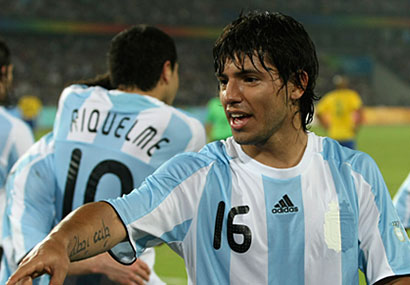 Agueros_Goal_Vs_Brazil_olympic_2008.jpg