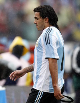 tevez_red_card_vs_paraguay_1_1.jpg