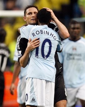 capt_92ee469378164ac7a1362b93a3e3f0fb_britain_soccer_lpt138.jpg