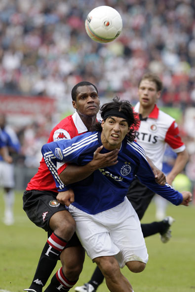 1528982_657_1222005074068_feyenoord_ajax_suarez_duel.jpg