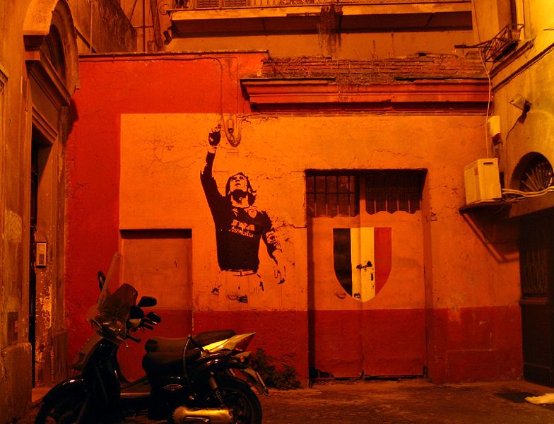 784px_Totti_a.s.Roma_celebration.jpg