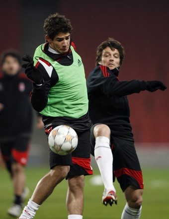 Pato__L__and_Georgian_defender_Kakhaber_Kaladze__R__vie_for_the_ball_during_a_training_session_for_the_upcoming_UEFA_Champions_League_first_round_knockout_match_against_Arsenal_at_the_Emirates_Stadium__North_London_on_February_19.jpg