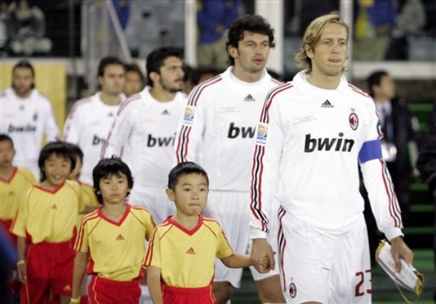 AC_Milan__s_midfielder_Massimo_Ambrosini__23__and_Kakha_Kaladze_of_Georgia__second_from_right__and_other_European_club_champion_team_squads_enter_the_field_with_Japanese_children_for_the_Club_World_Cup_soccer_championship_semifinal_match_agains.jpg