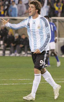Higuain_guatemala.jpg