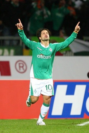 2069921679_soccer_uefa_cup_round_16_second_leg_werder_bremen_v.jpg